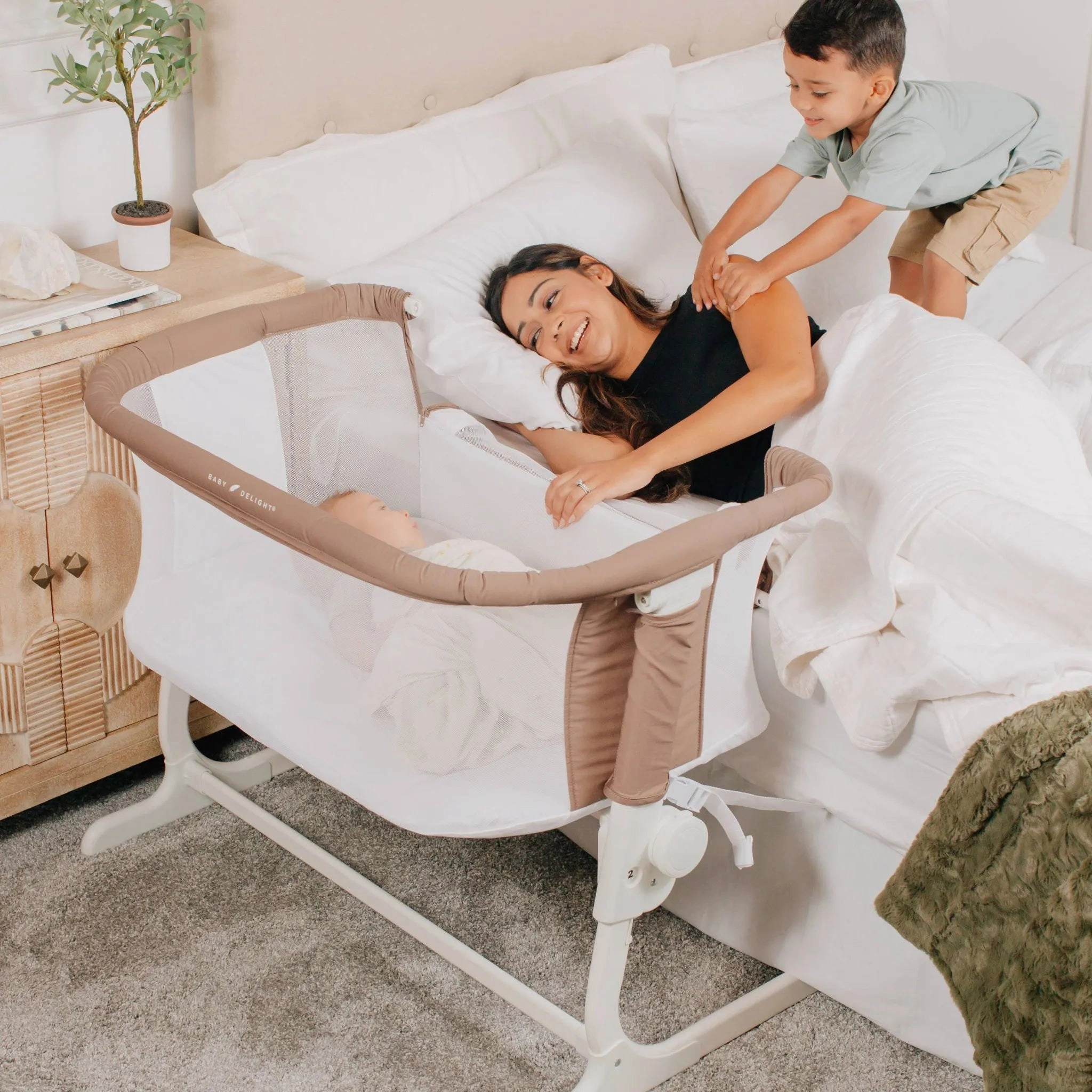 Baby Delight Beside Me Dreamer Organic Bassinet and Bedside Sleeper - Mocha
