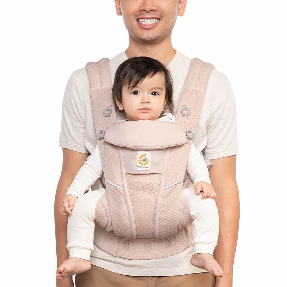 Ergobaby Omni Breeze Carrier   Evolve Bouncer Bundle