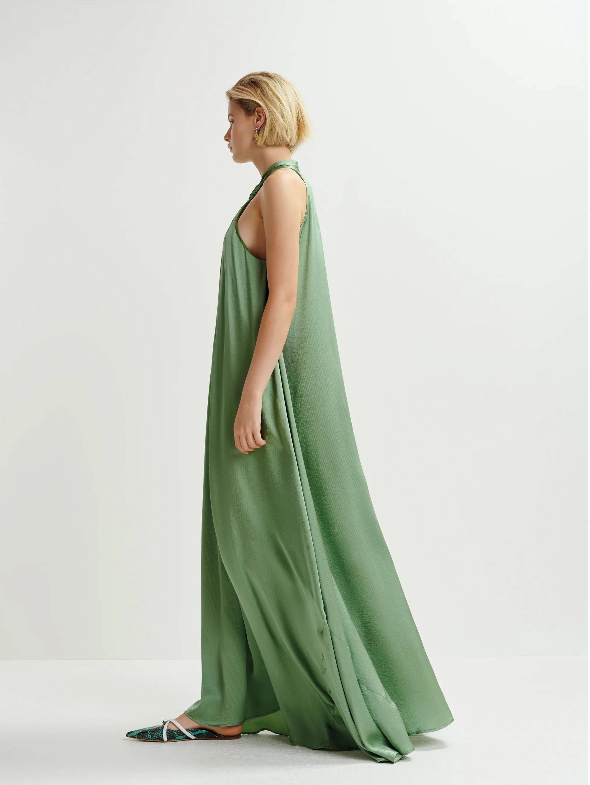 Long Dress with Green Knot