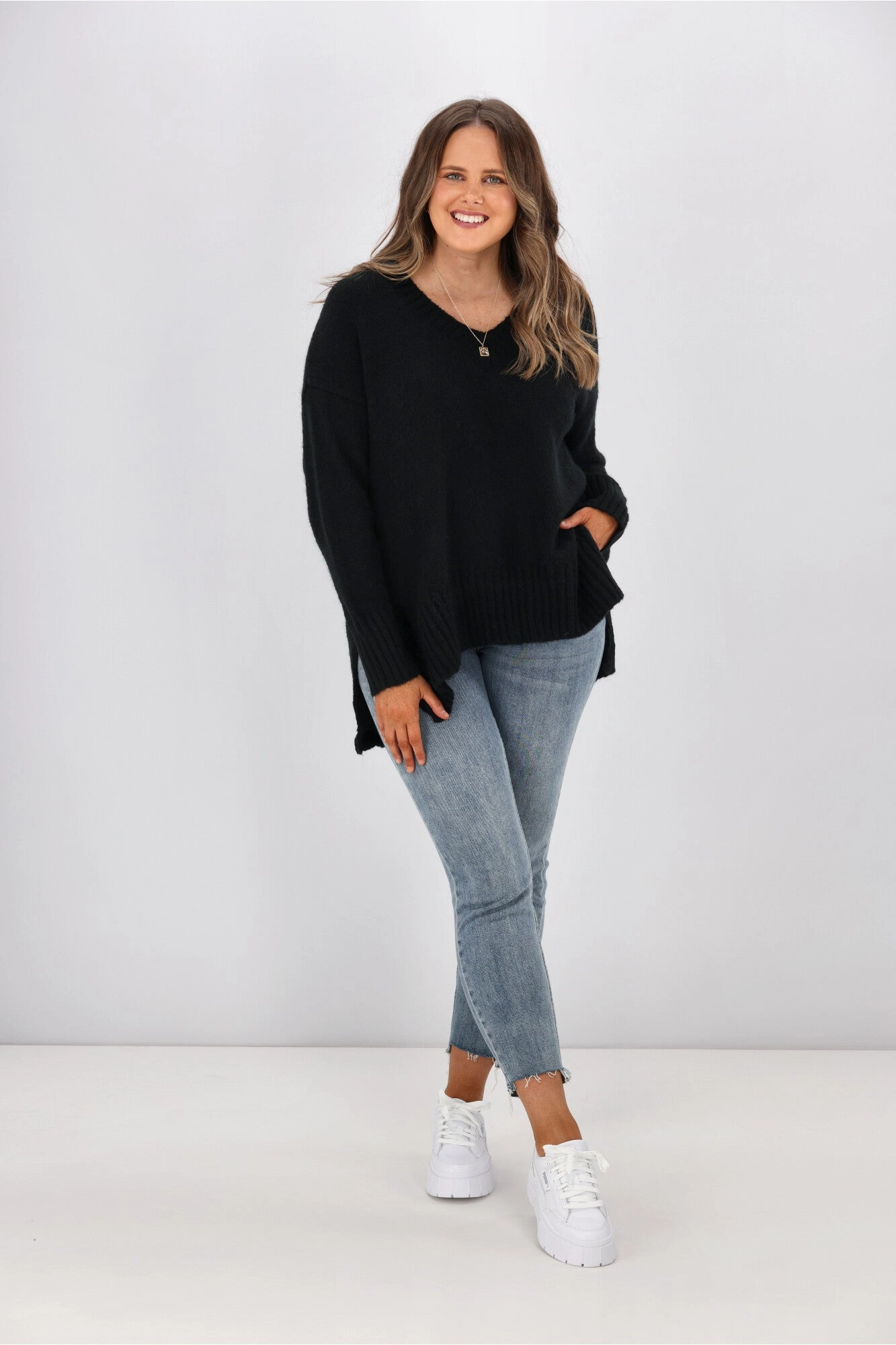 New U Collection Camila V Neck Knit Black